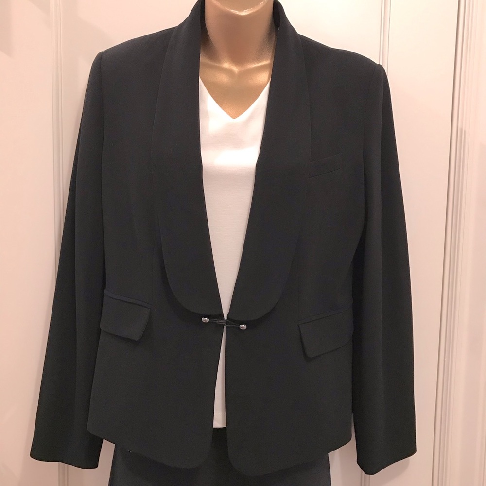 Carlisle Per Se crepe jacket with shawl lapel